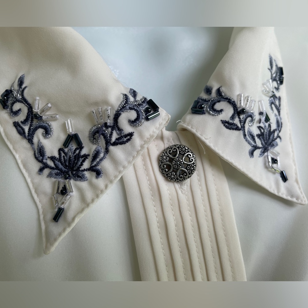 True Vintage 1980s Koret size 16 blouse - Silver Lotus